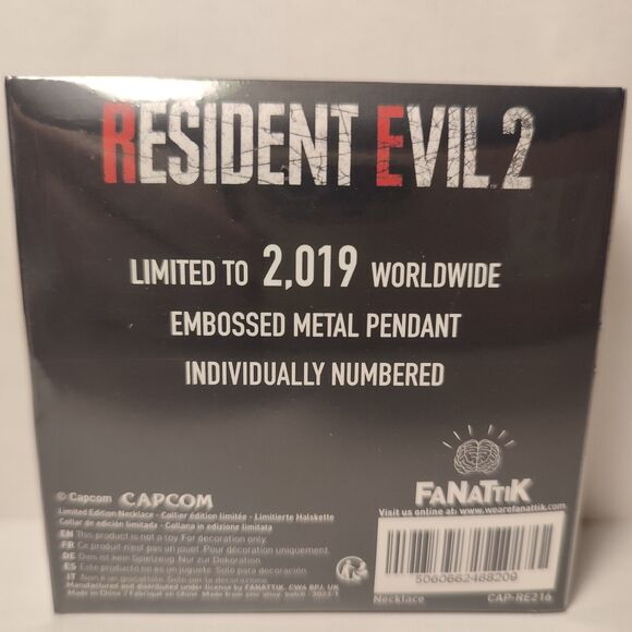 Resident Evil Claire Redfield & Ashley's Limited Edition Necklaces Official Set - Picture 3 of 8